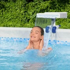 Fontaine Cascade Flowclear™ Pour Piscine Hors Sol Bestway -Bleu Piscine 58619 ambiance