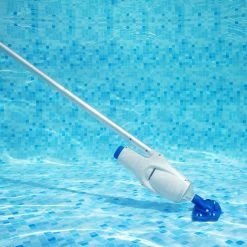 Balai Aspirateur à Batterie Pour Piscine Et Spa Gonflable Bestway -Bleu Piscine 58624 ambiance