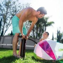 Gonfleur à Main Double Action Intex 3,3L -Bleu Piscine 68615 gonfleur double action 1 min