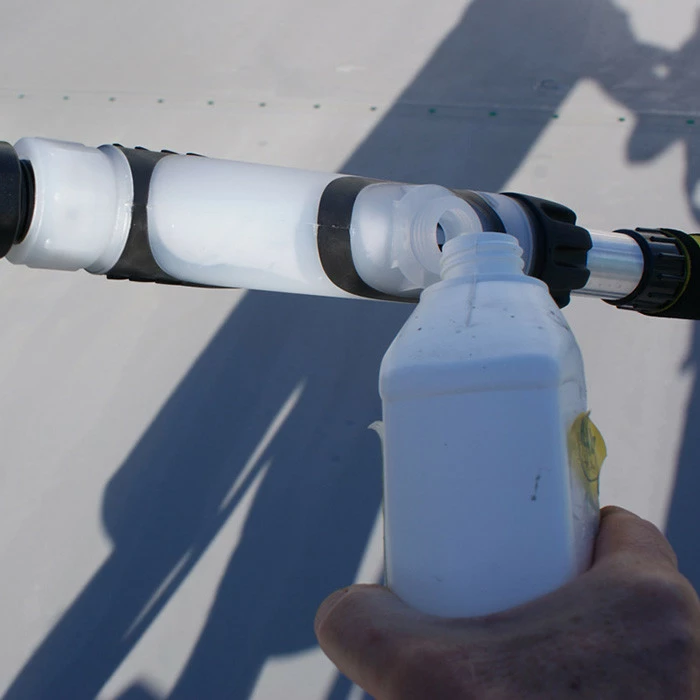 Balai Hydro Jet Xpro Pour Volet Et Couverture De Piscine Kerlis 3 Balai Hydro Jet Xpro Pour Volet Et Couverture De Piscine Kerlis – Image 3