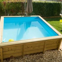 Piscinette Tropic Junior En Bois Pour Enfants 2 X 2 M -Bleu Piscine piscine bois tropic junior ambiance2 min